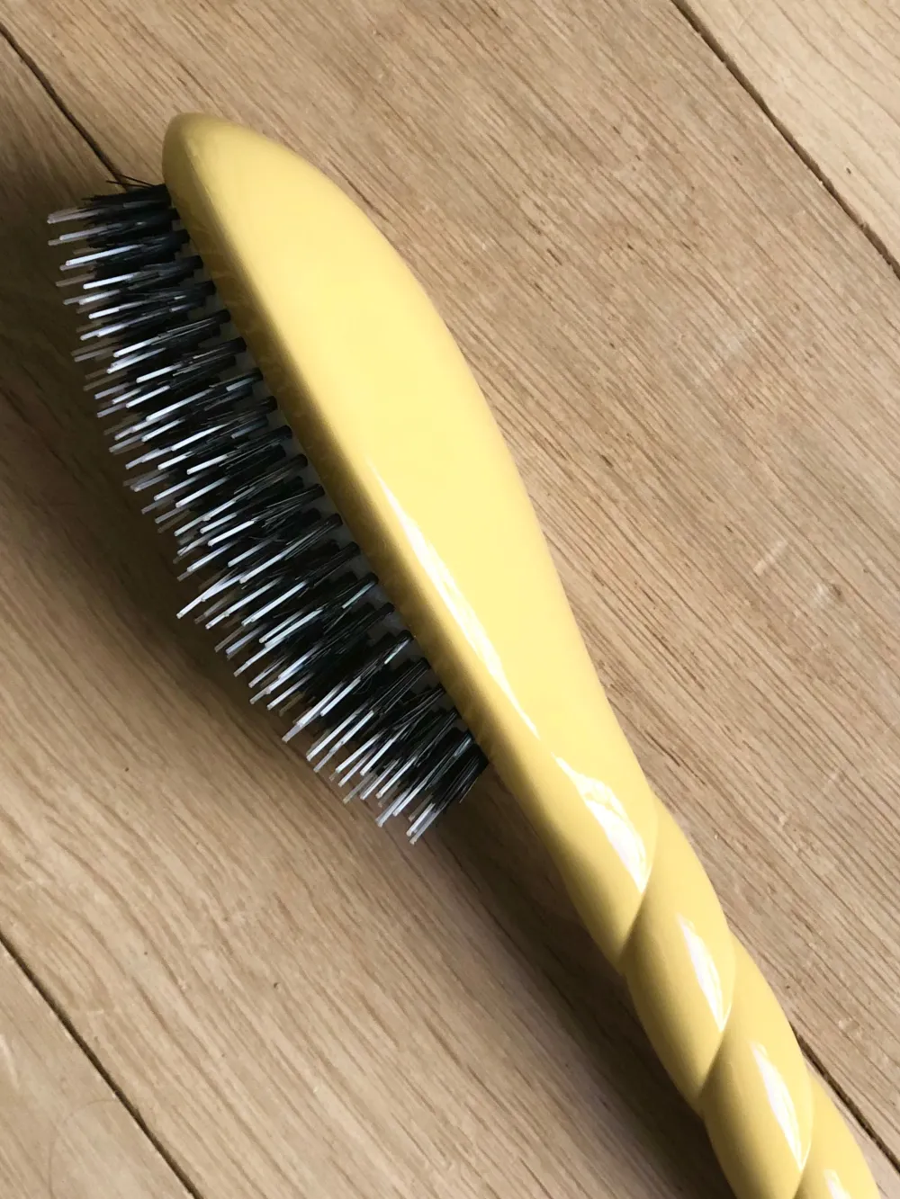 La Bonne Brosse Our Hair Brushes*N.02 The Care & Detangling Hair Brush THE ESSENTIAL Saffron Yellow