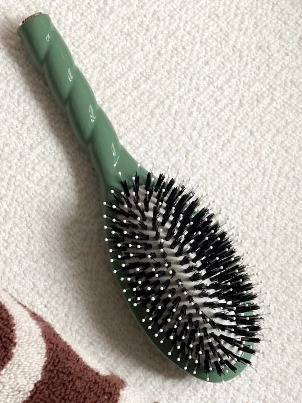 La Bonne Brosse Our Hair Brushes*N.03 The Gentle Scalp Care Hair Brush THE ESSENTIAL Almond Green