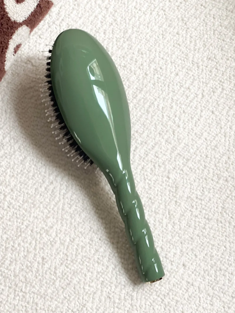 La Bonne Brosse Our Hair Brushes*N.03 The Gentle Scalp Care Hair Brush THE ESSENTIAL Almond Green