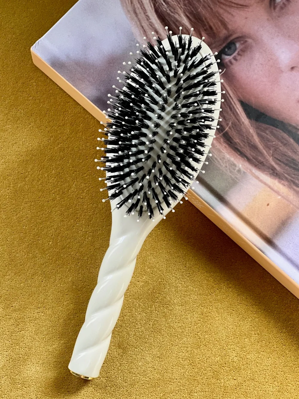 La Bonne Brosse Our Hair Brushes*N.03 The Gentle Scalp Care Hair Brush THE ESSENTIAL SOFTNESS Creamy White