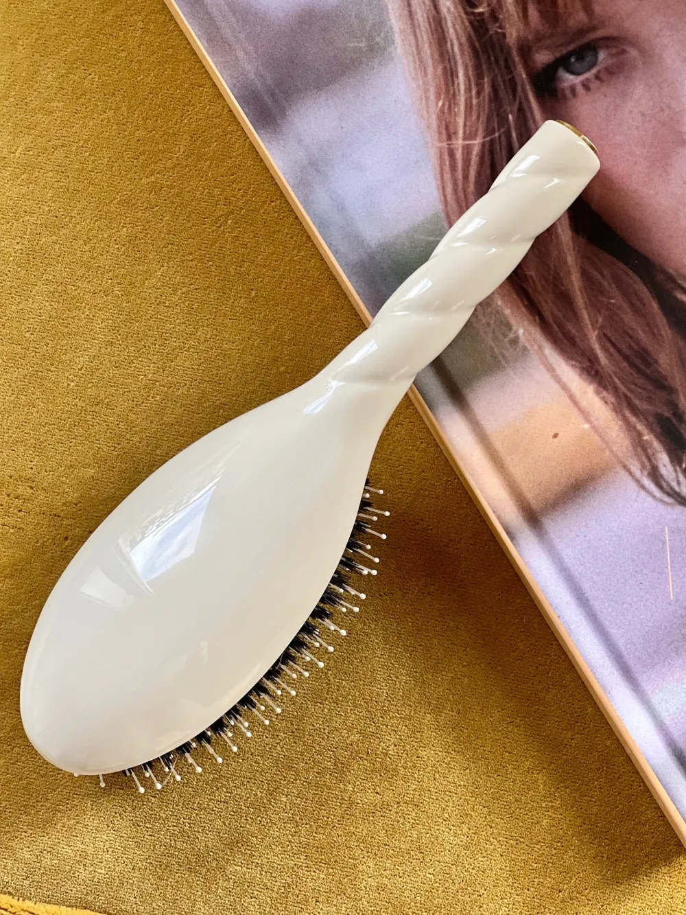La Bonne Brosse Our Hair Brushes*N.03 The Gentle Scalp Care Hair Brush THE ESSENTIAL SOFTNESS Creamy White