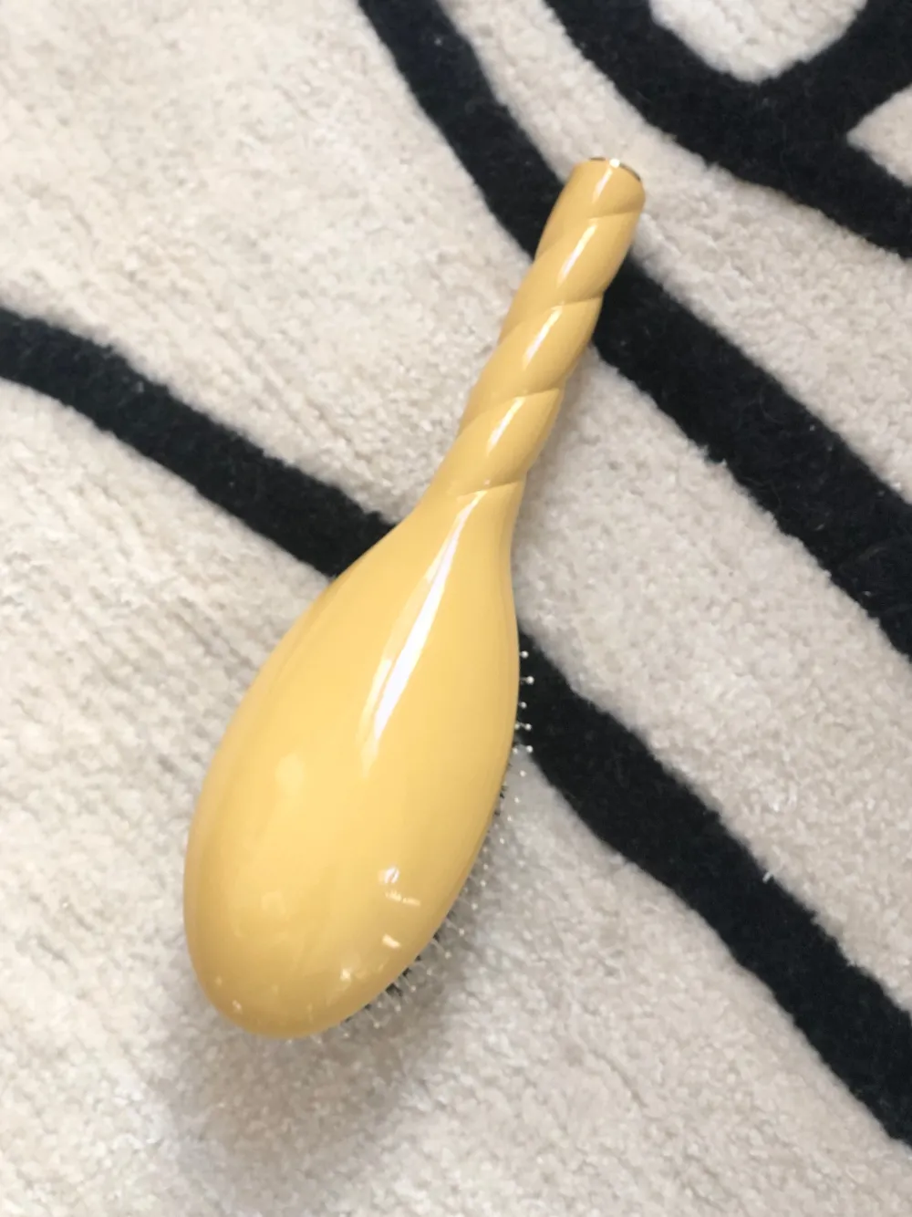 La Bonne Brosse Our Hair Brushes*N.03 The Gentle Scalp Care Hair Brush THE ESSENTIAL SOFTNESS Saffron Yellow