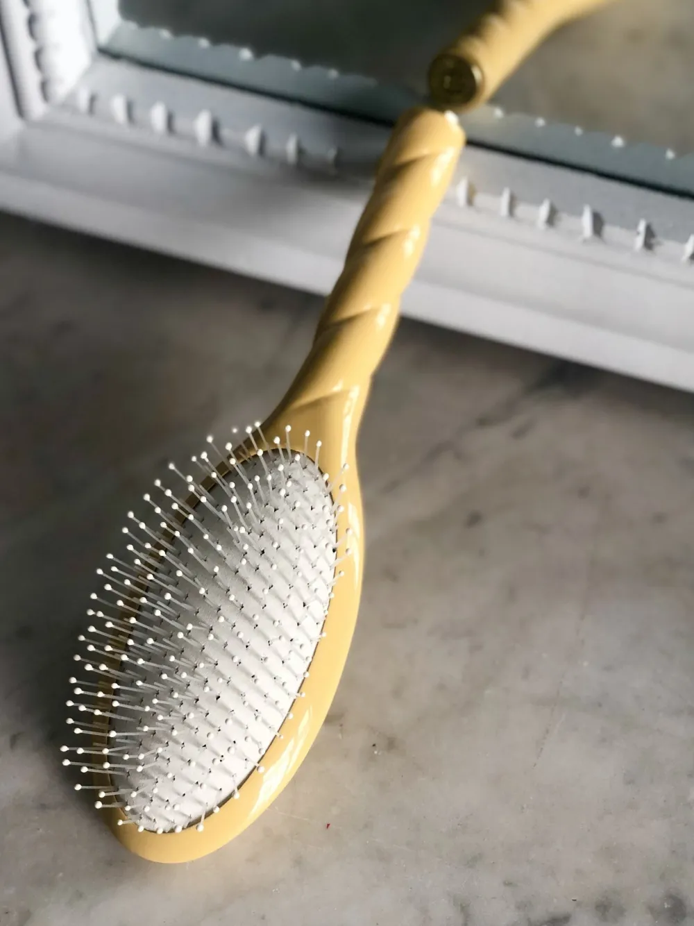 La Bonne Brosse Our Hair Brushes*N.04 The Massaging Detangling Hair Brush THE MIRACLE Saffron Yellow