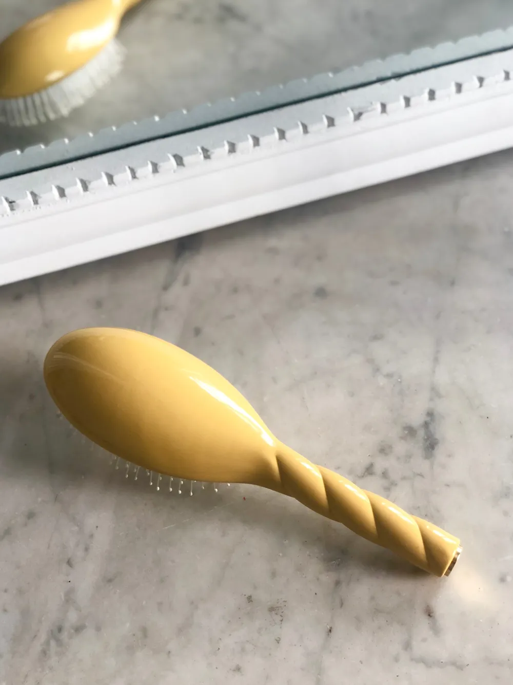 La Bonne Brosse Our Hair Brushes*N.04 The Massaging Detangling Hair Brush THE MIRACLE Saffron Yellow