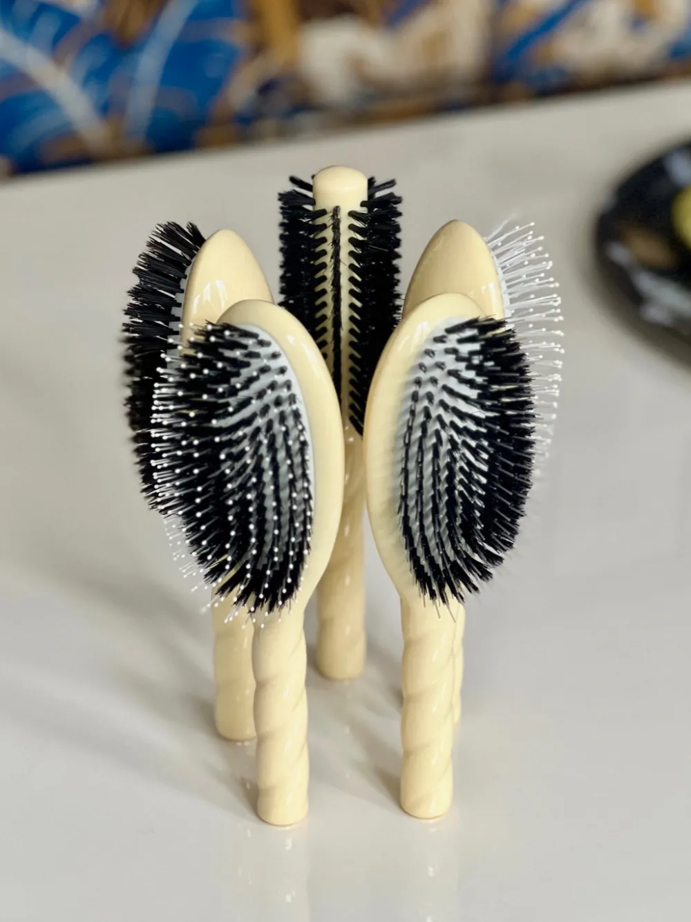 La Bonne Brosse Our Cair Ritual | Our Round Styling Hair Brushes*N.05 The Round Hair Brush VOLUME & STYLE Ivory Cair