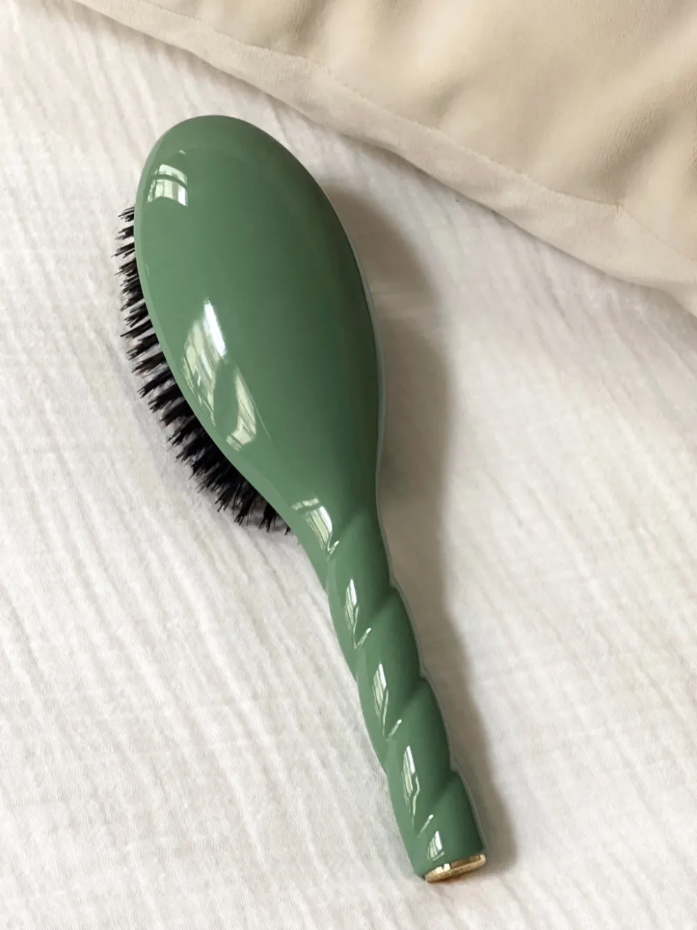 La Bonne Brosse Our Hair Brushes*N.01 The Shine & Care Hair Brush THE UNIVERSAL Almond Green