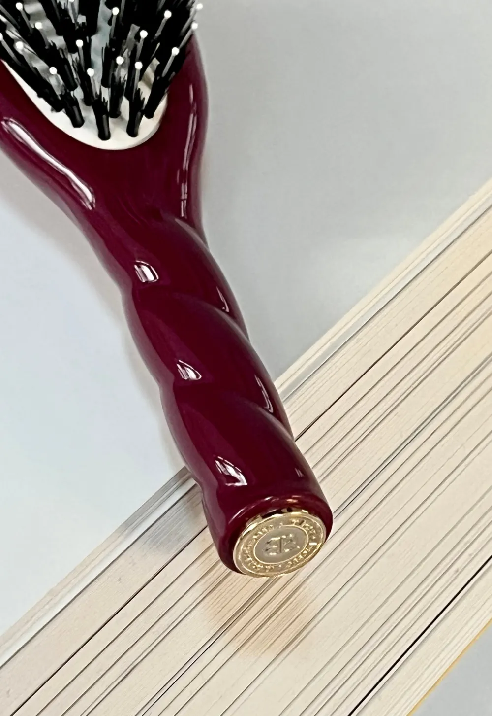 La Bonne Brosse Our Hair Brushes | Our Small Brushes*N.03 The Small Gentle Scalp Care Hair Brush THE ESSENTIAL SOFTNESS Cherry Red