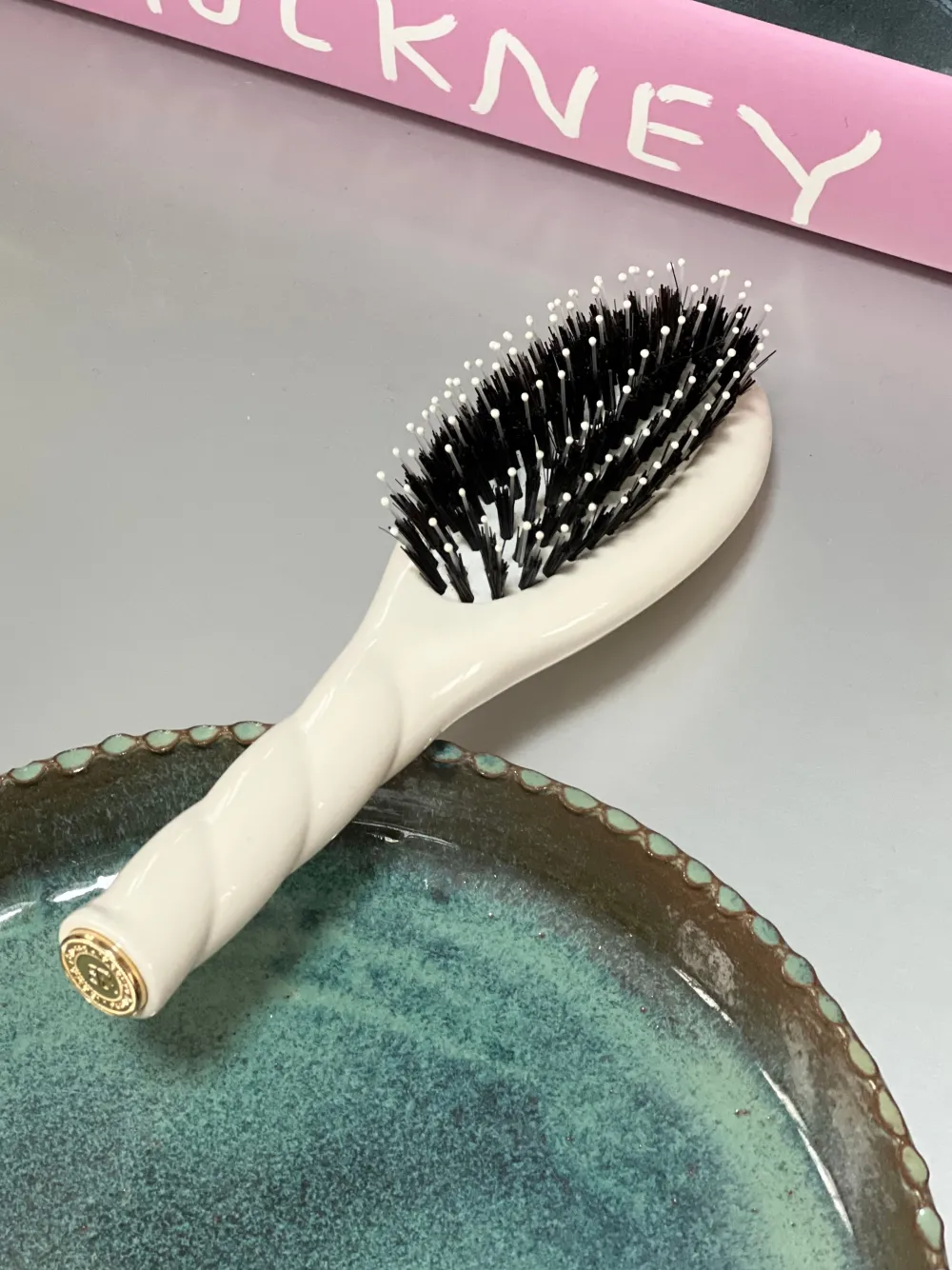 La Bonne Brosse Our Hair Brushes | Our Small Brushes*N.03 The Small Gentle Scalp Care Hair Brush THE ESSENTIAL SOFTNESS Creamy White