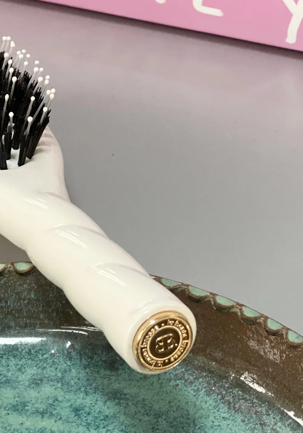La Bonne Brosse Our Hair Brushes | Our Small Brushes*N.03 The Small Gentle Scalp Care Hair Brush THE ESSENTIAL SOFTNESS Creamy White