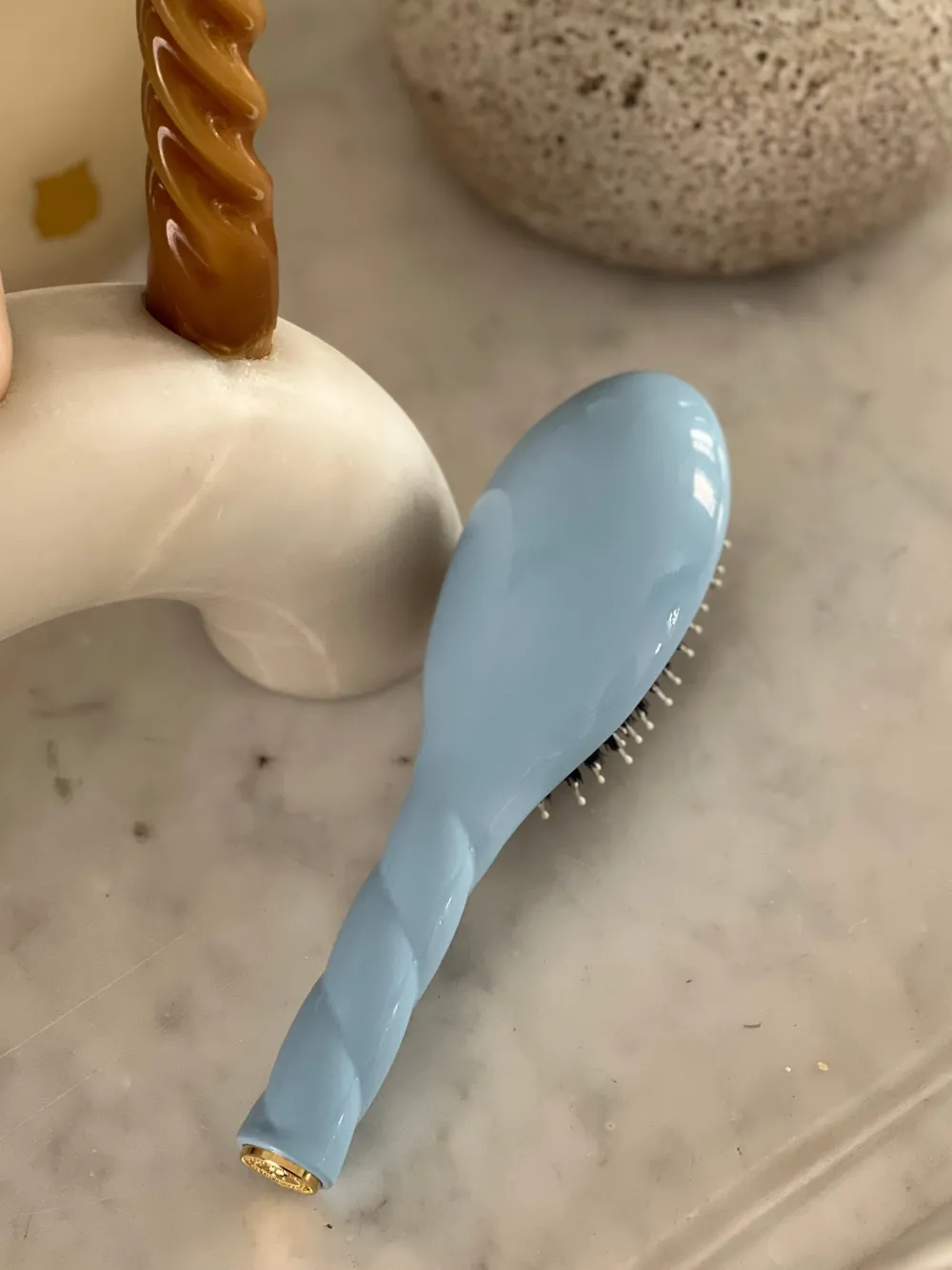 La Bonne Brosse Our Hair Brushes | Our Small Brushes*N.03 The Small Gentle Scalp Care Hair Brush THE ESSENTIAL SOFTNESS Light Blue