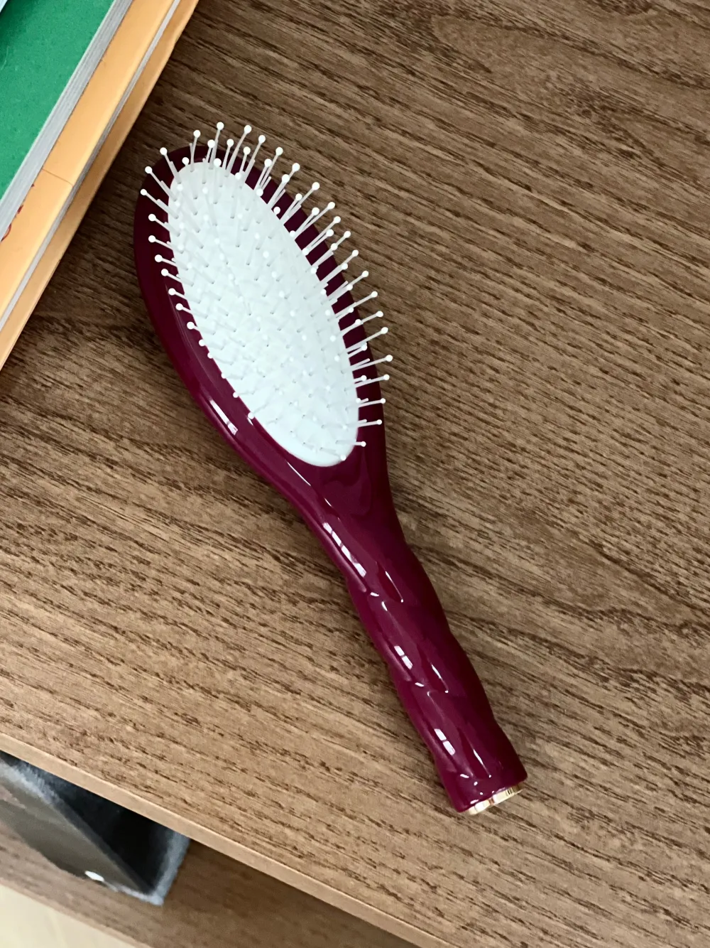 La Bonne Brosse Our Hair Brushes | Our Small Brushes*N.04 The Small Massaging Detangling Hair Brush THE MIRACLE Cherry Red