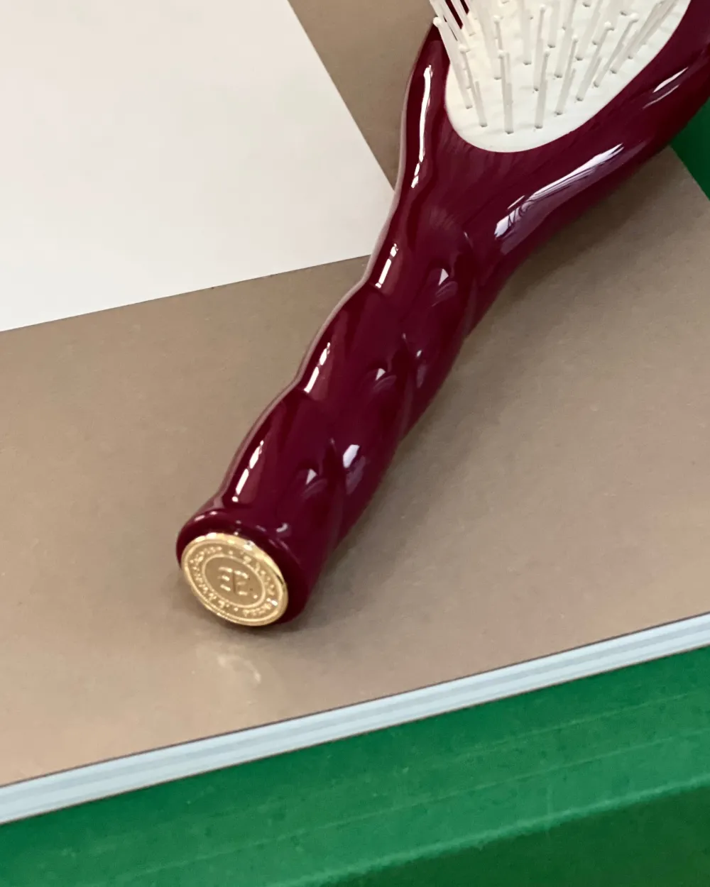La Bonne Brosse Our Hair Brushes | Our Small Brushes*N.04 The Small Massaging Detangling Hair Brush THE MIRACLE Cherry Red