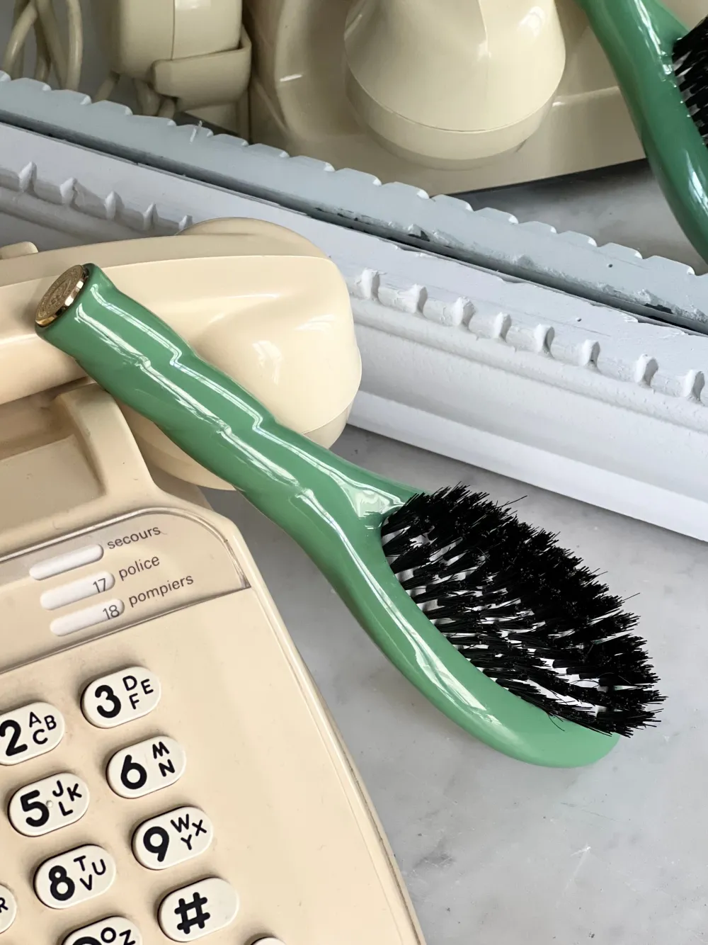 La Bonne Brosse Our Hair Brushes | Our Small Brushes*N.01 The Small Shine & Care Hair Brush THE UNIVERSAL Almond Green