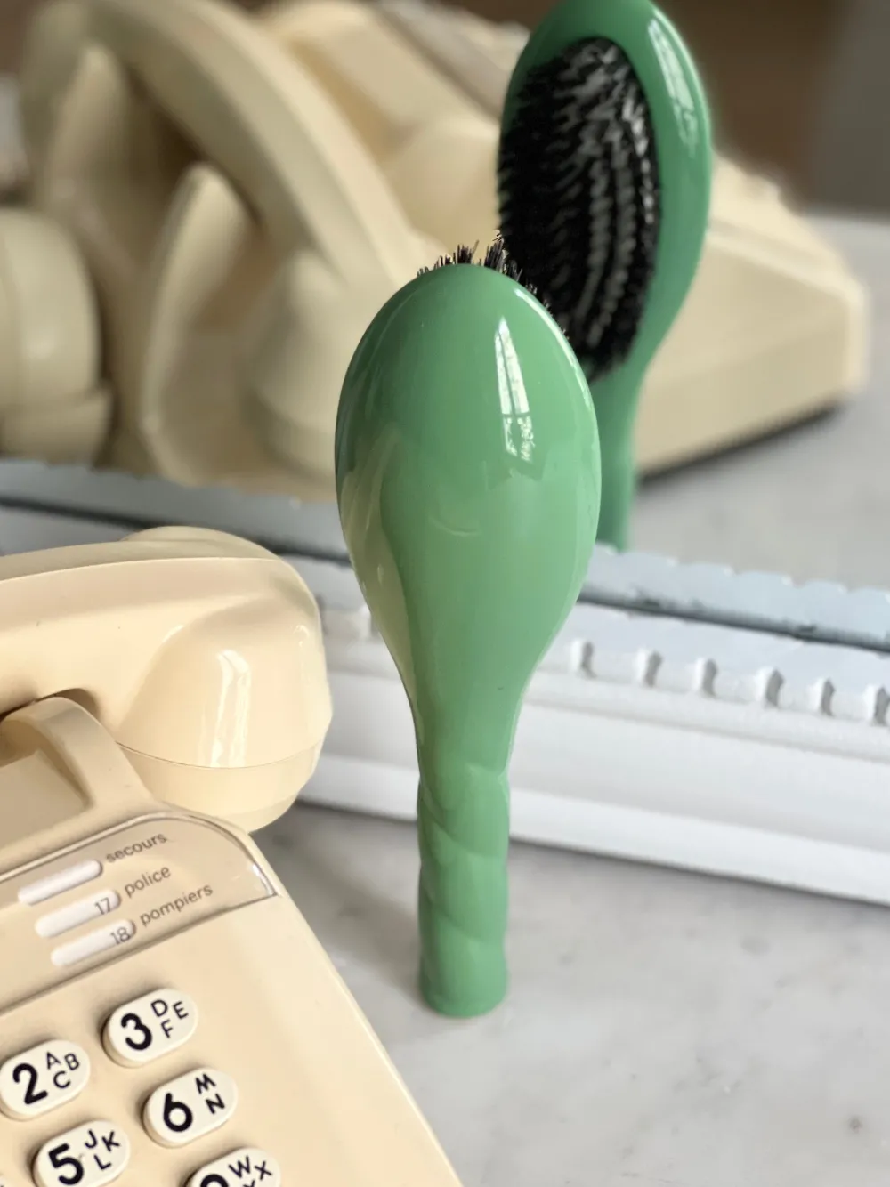La Bonne Brosse Our Hair Brushes | Our Small Brushes*N.01 The Small Shine & Care Hair Brush THE UNIVERSAL Almond Green