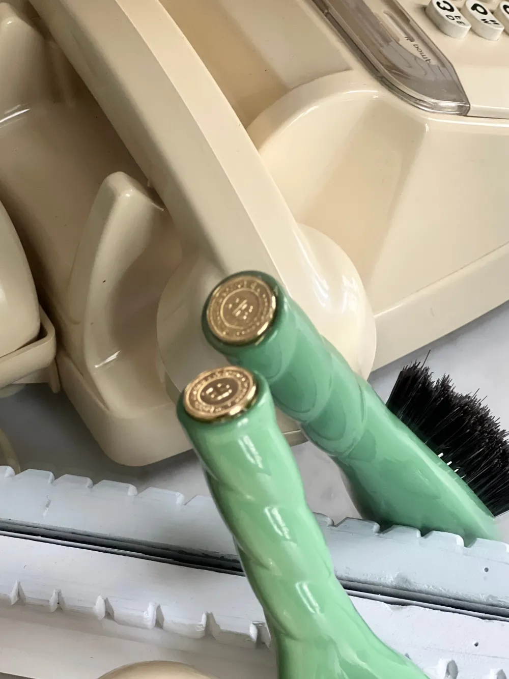 La Bonne Brosse Our Hair Brushes | Our Small Brushes*N.01 The Small Shine & Care Hair Brush THE UNIVERSAL Almond Green