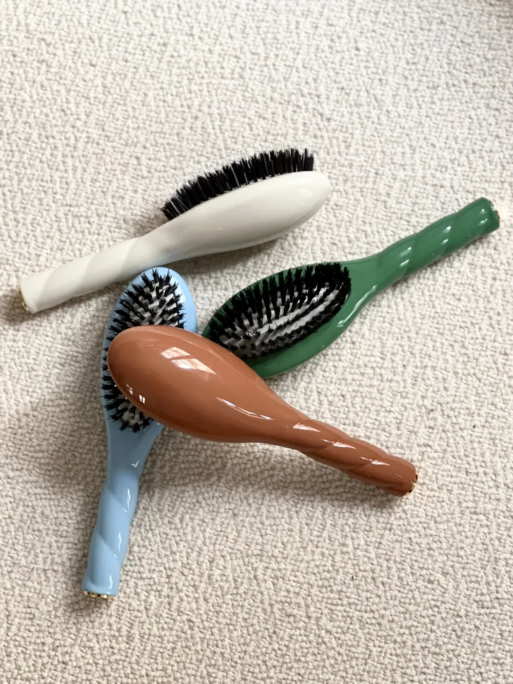 La Bonne Brosse Our Hair Brushes | Our Small Brushes*N.01 The Small Shine & Care Hair Brush THE UNIVERSAL Almond Green