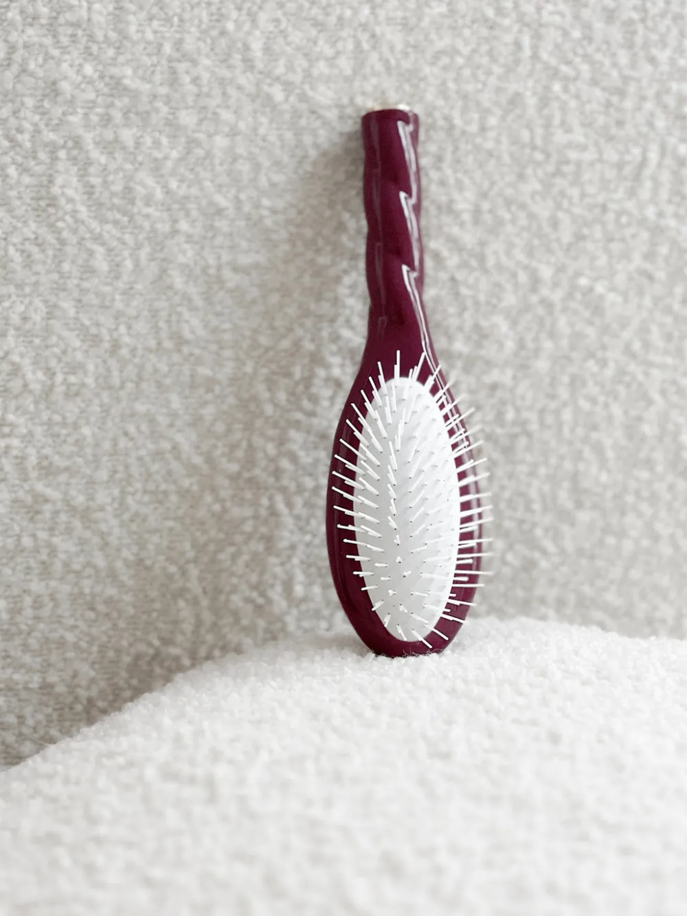 La Bonne Brosse Our Hair Brushes | Our Small Brushes*N.07 The Small Stimulating & Detangling Hair Brush THE INTENSE Cherry Red