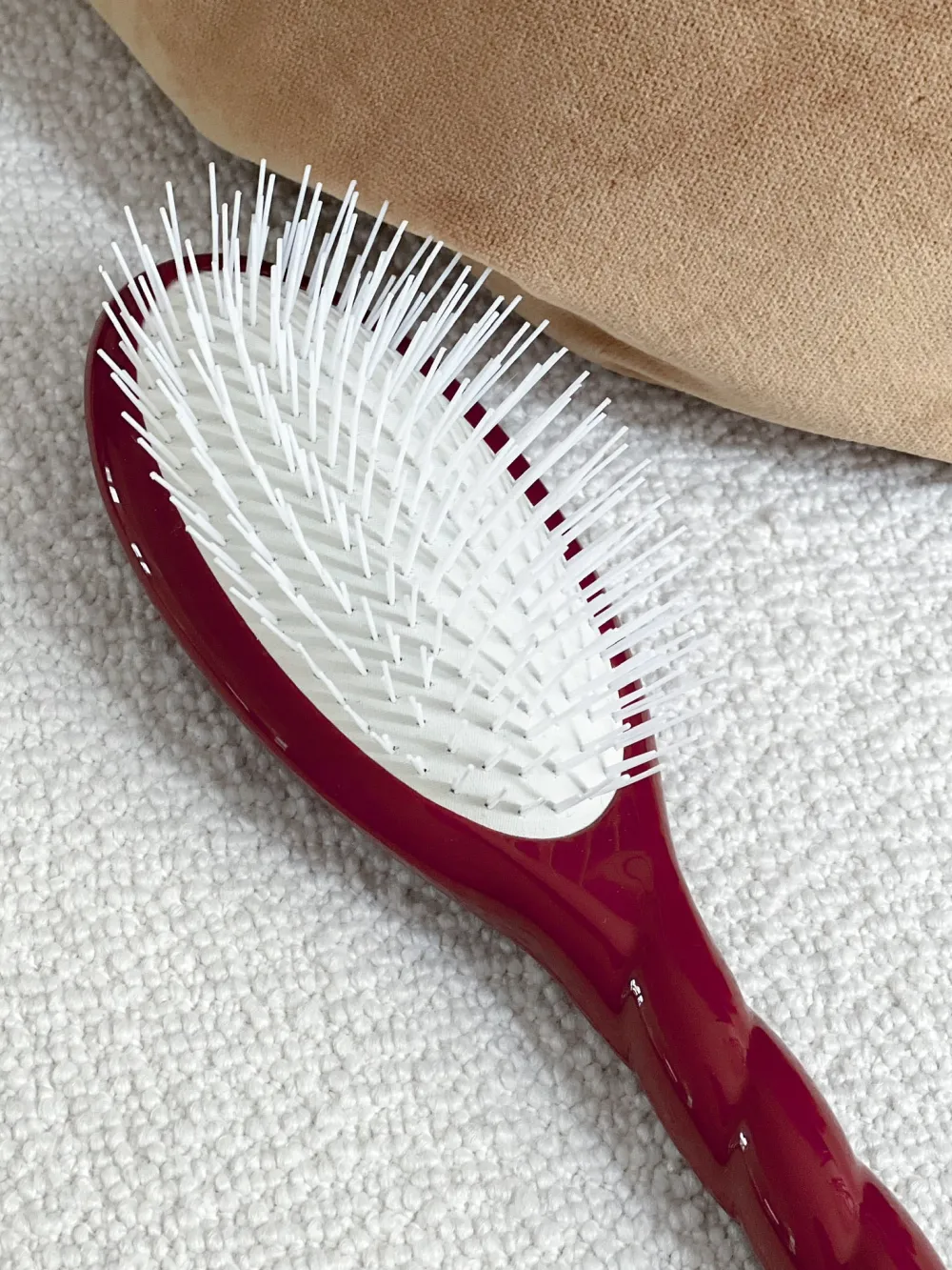 La Bonne Brosse Our Hair Brushes*N.07 The Stimulating & Detangling Hair Brush THE INTENSE Cherry Red