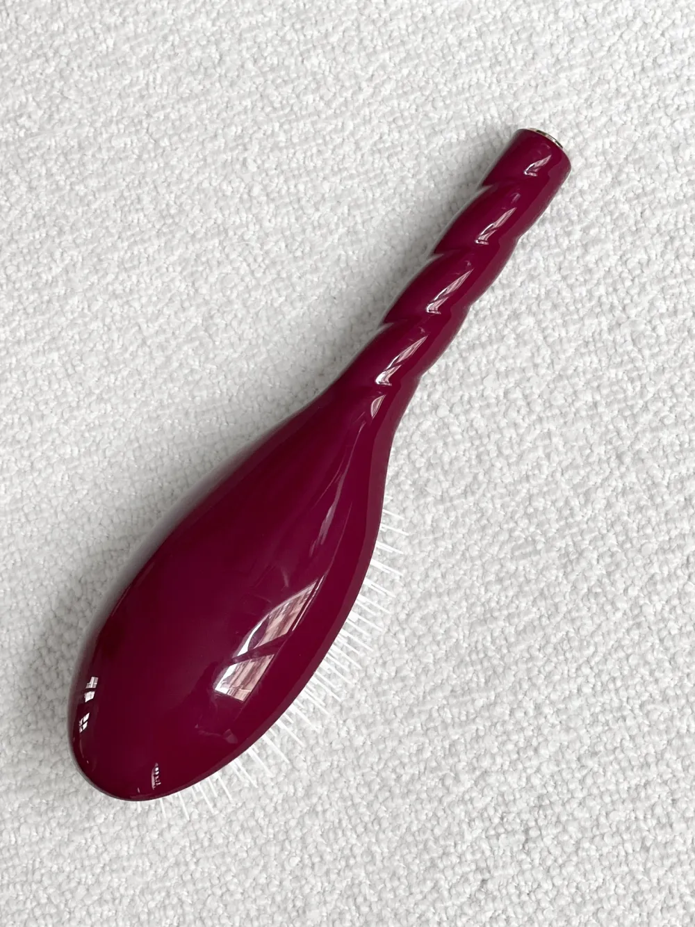La Bonne Brosse Our Hair Brushes*N.07 The Stimulating & Detangling Hair Brush THE INTENSE Cherry Red