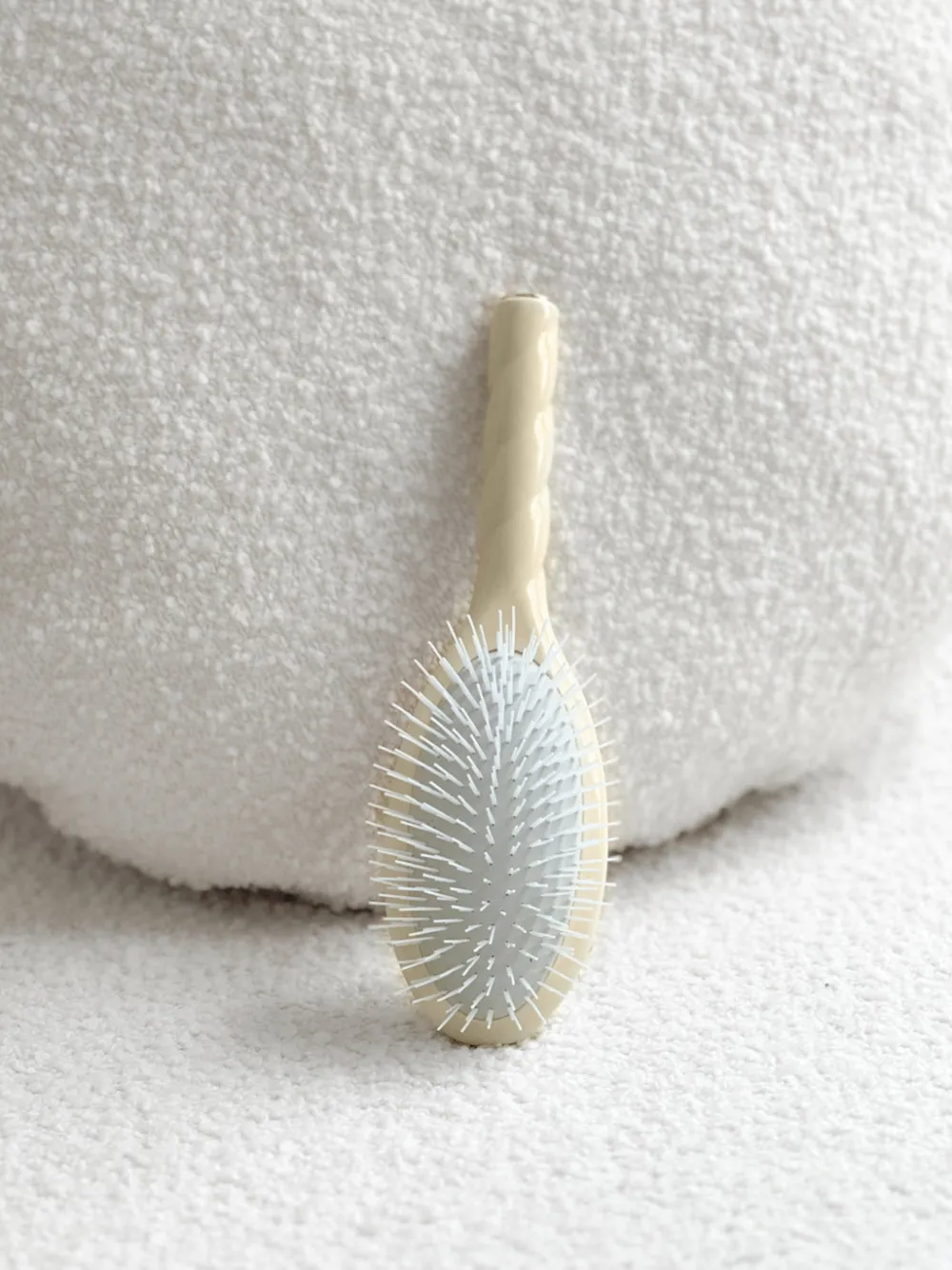 La Bonne Brosse Our Hair Brushes*N.07 The Stimulating & Detangling Hair Brush THE INTENSE Cream White