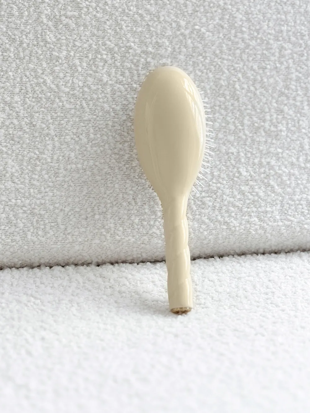 La Bonne Brosse Our Hair Brushes*N.07 The Stimulating & Detangling Hair Brush THE INTENSE Cream White